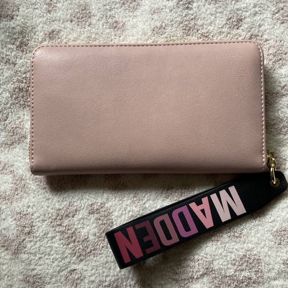Steve Madden Blush Wallet with Wristlet - Picture 2 of 5